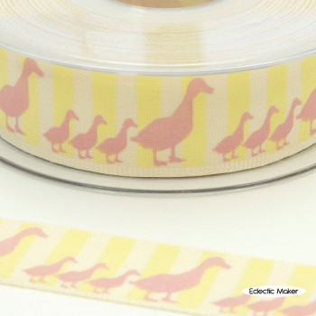 Natural Charms Ribbon Mummy Duck in Pink - 25mm
